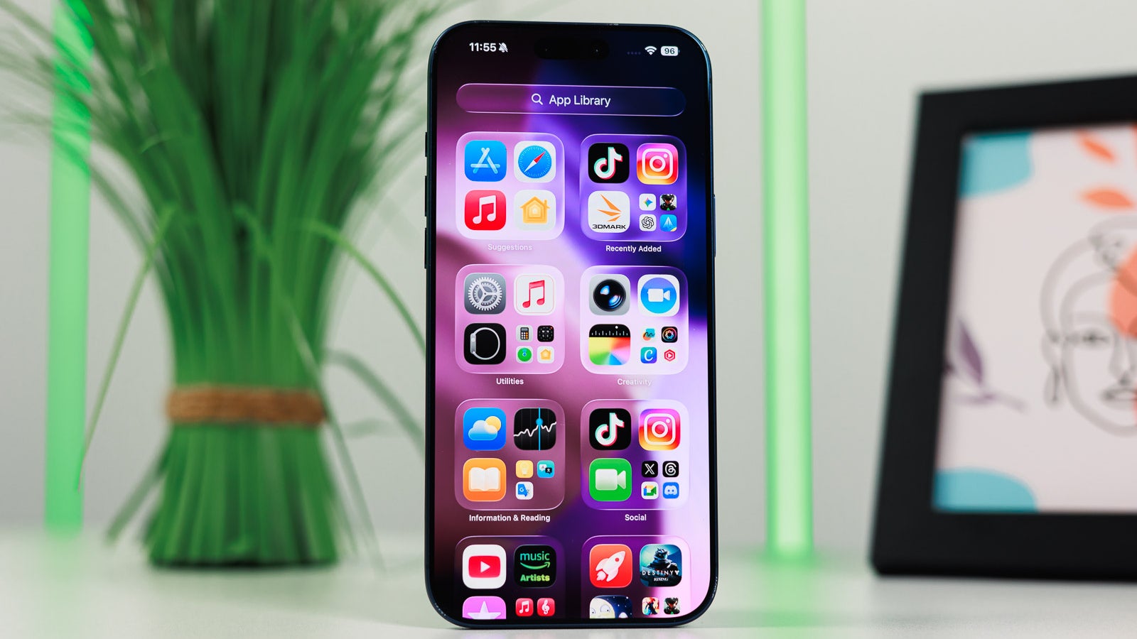 Les écrans de smartphones se divisent en deux camps à cause de l'iPhone