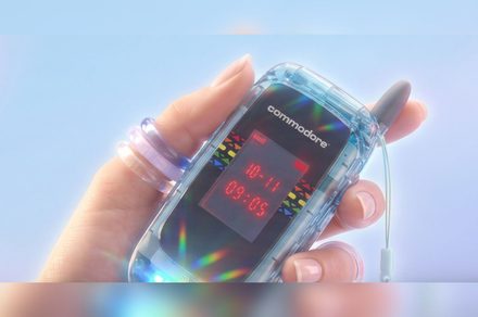 Commodore Callback 8020 : le téléphone à clapet qui sent bon les années 90