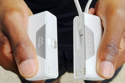 Ce chargeur portable se coupe en deux pour partager sa batterie